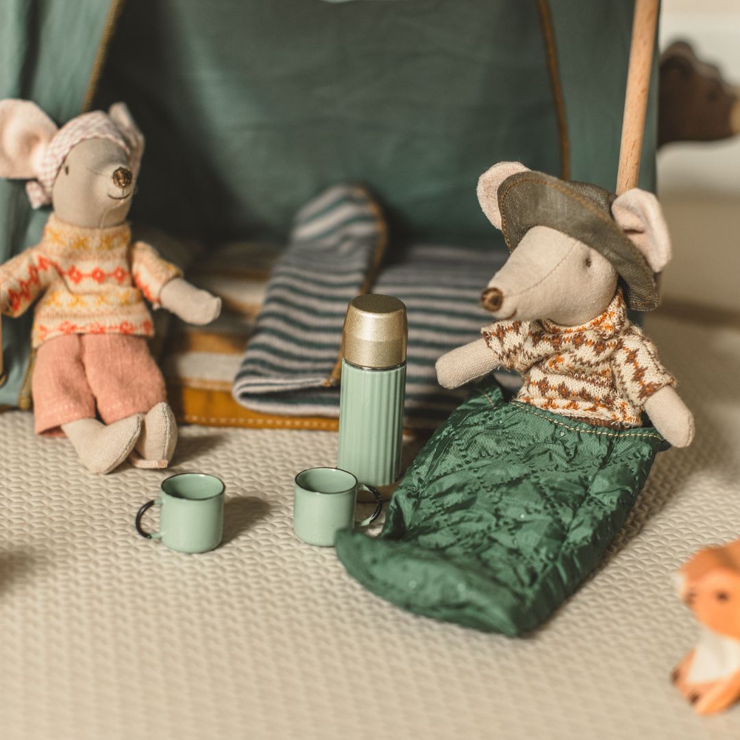 Maileg muis hiker met slaapzak