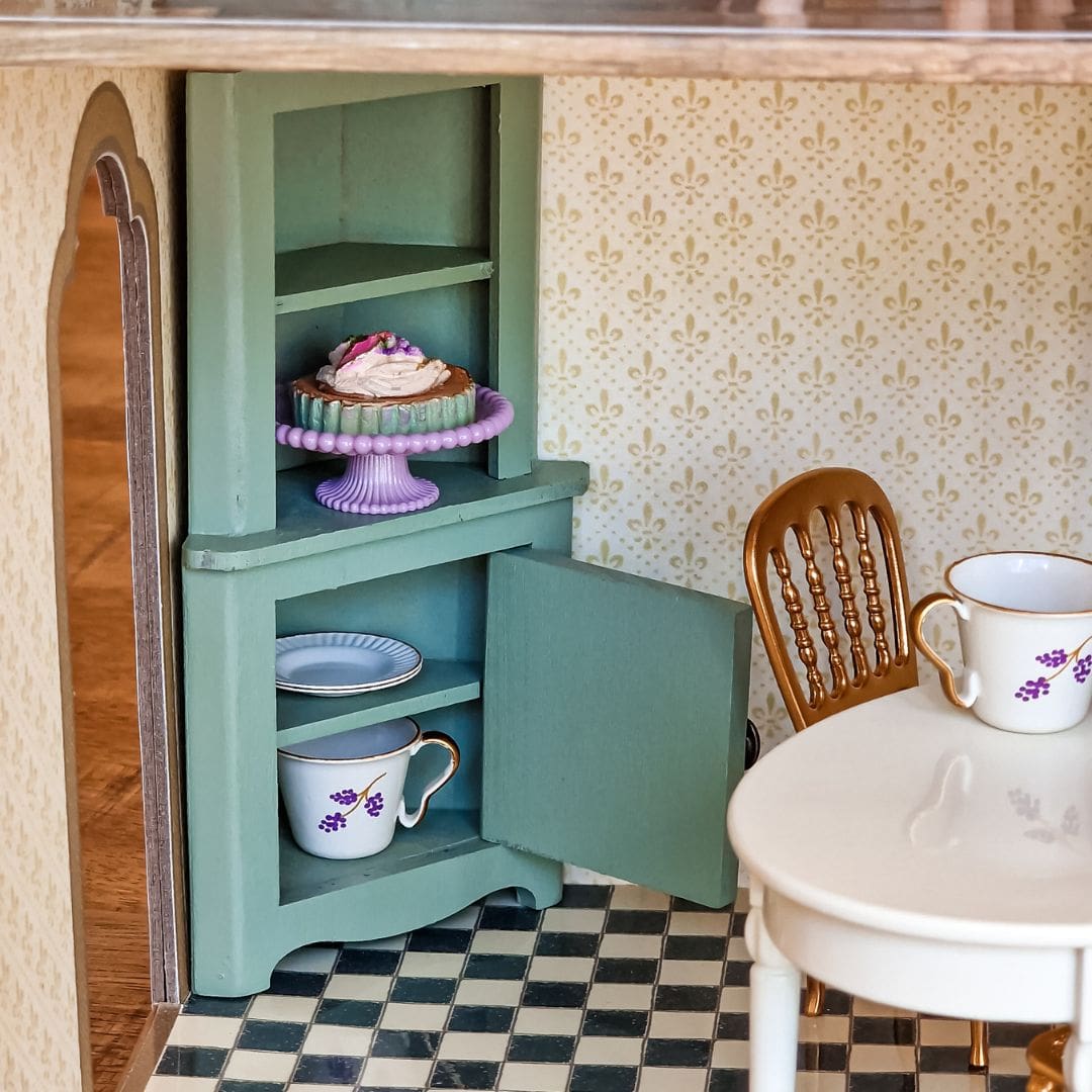 Maileg houten hoekkast van hout