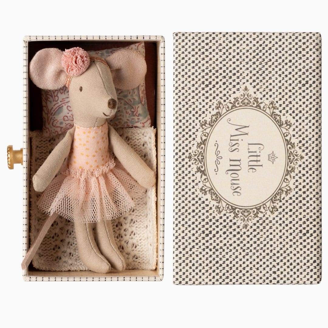 Maileg kleine zus - Dance mouse in daybed