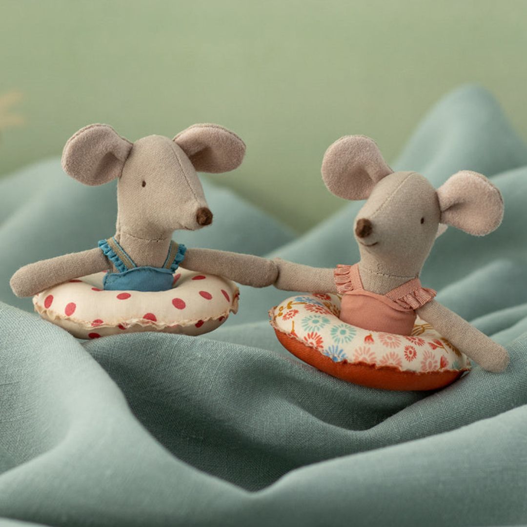 Maileg strandmuis kleine zus met zwemband