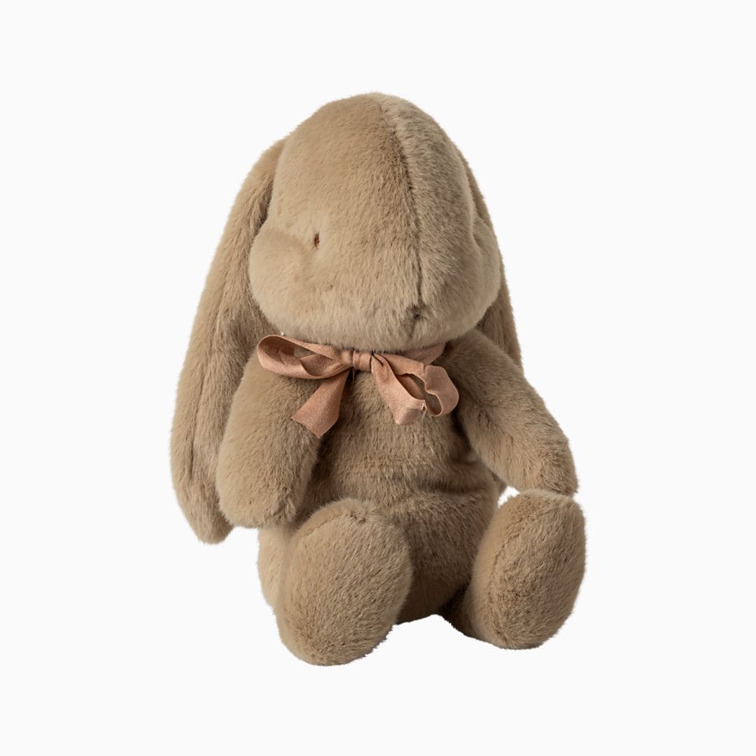 Maileg knuffelkonijn bunny plush medium in de kleur bruin met roze strik
