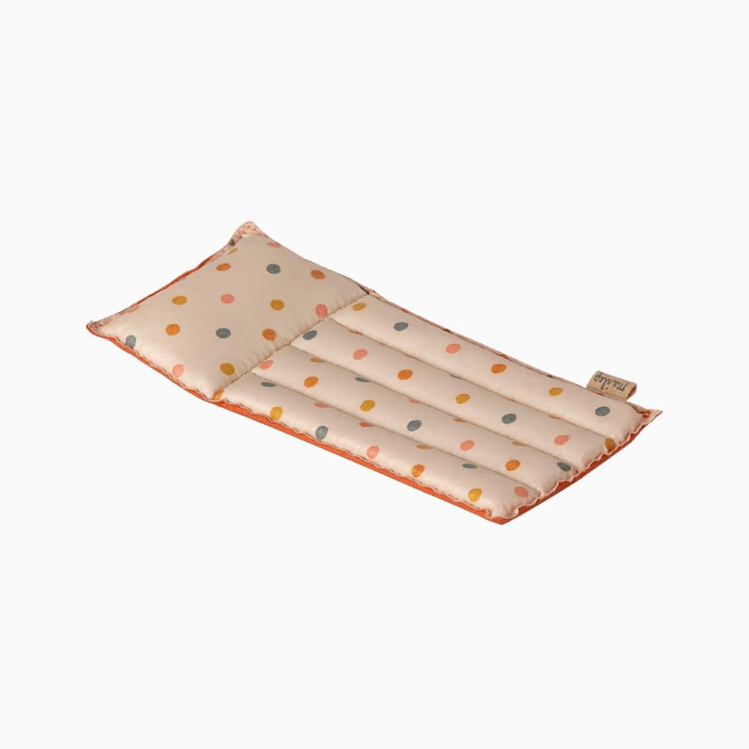 Maileg katoenen luchtbed voor grote broer of grote zus muis met gekleurde stippen