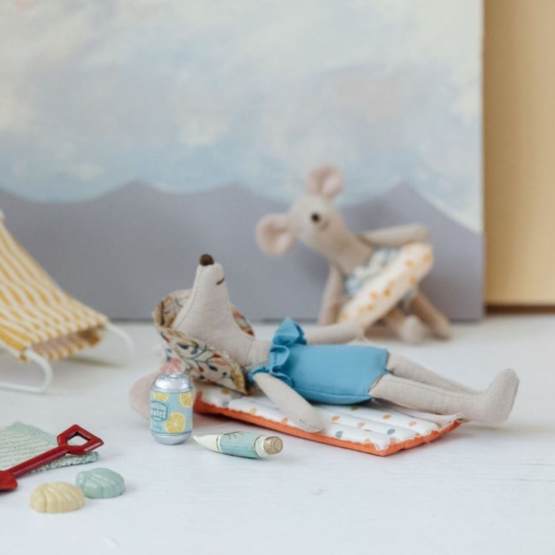 Maileg katoenen luchtbed voor grote broer of grote zus muis met gekleurde stippen