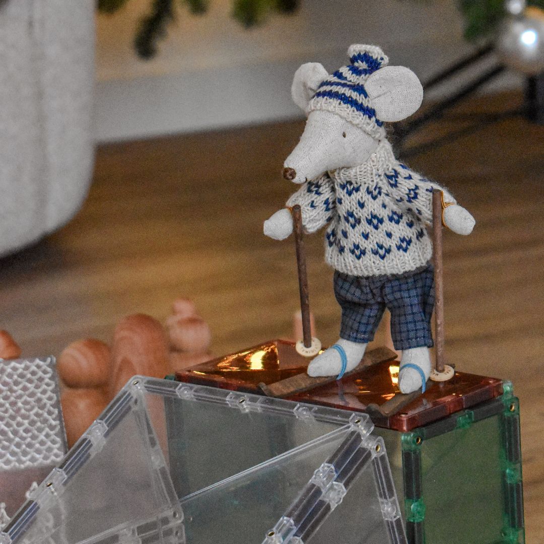 Maileg papa winter muis met ski set - blauw