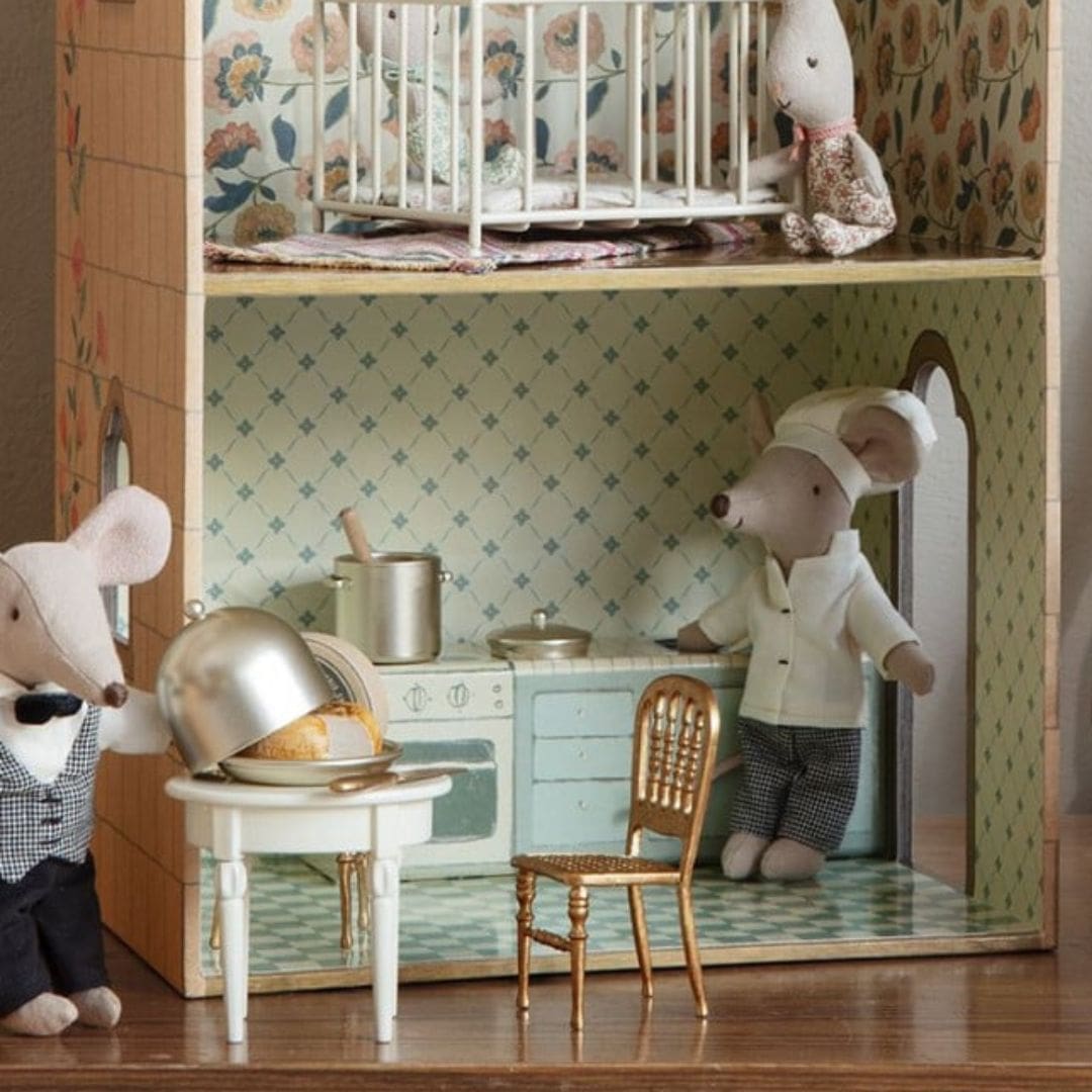 Maileg eetkamerstoel van metaal in de kleur goud