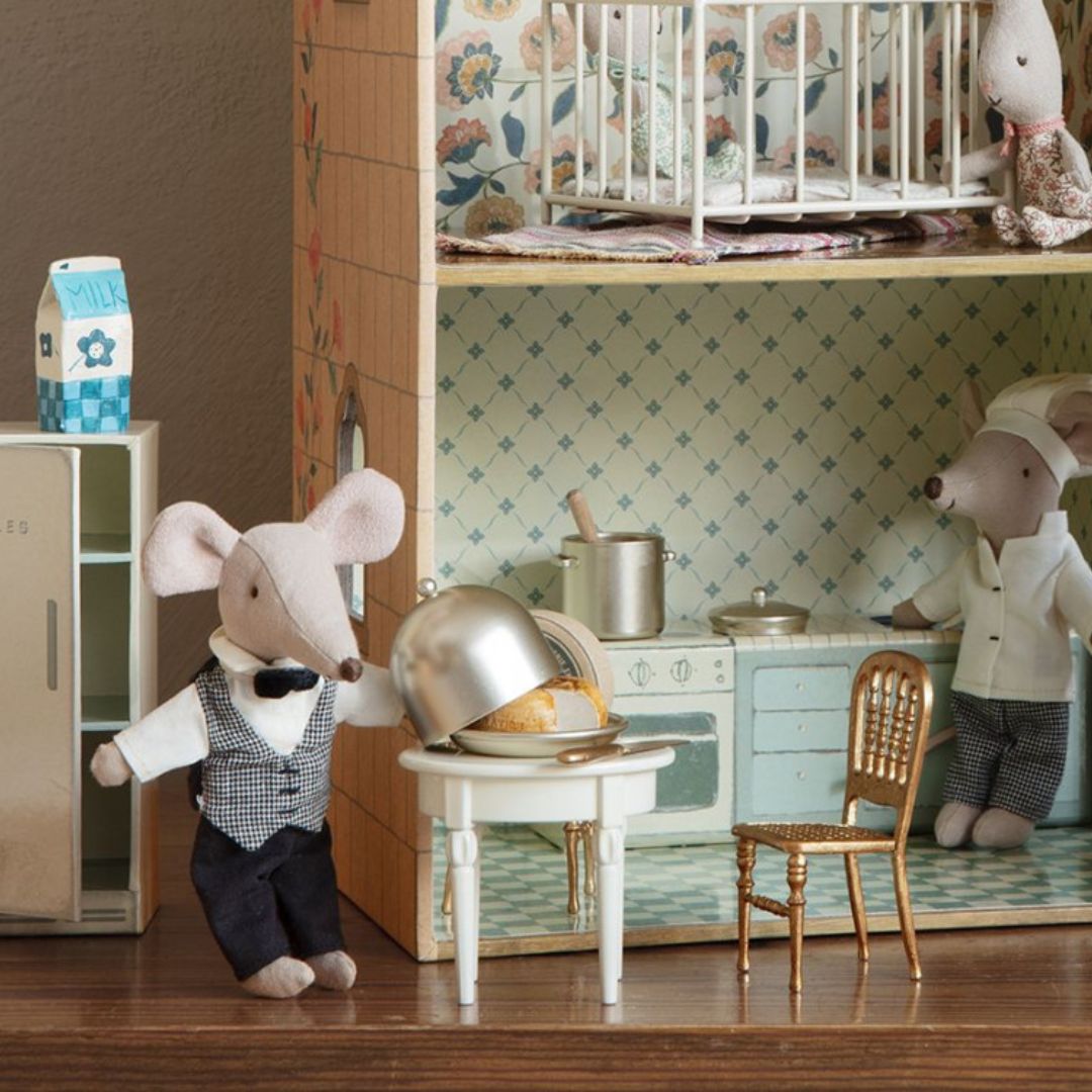 Maileg muis met ober kleren