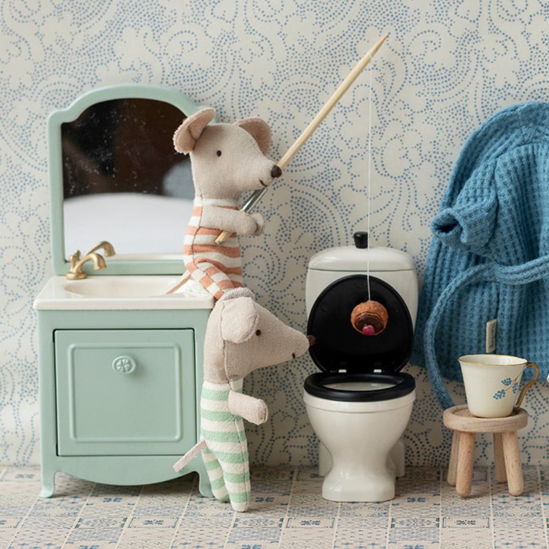 Maileg metalen wasmeubel met spiegel voor in het poppenhuis