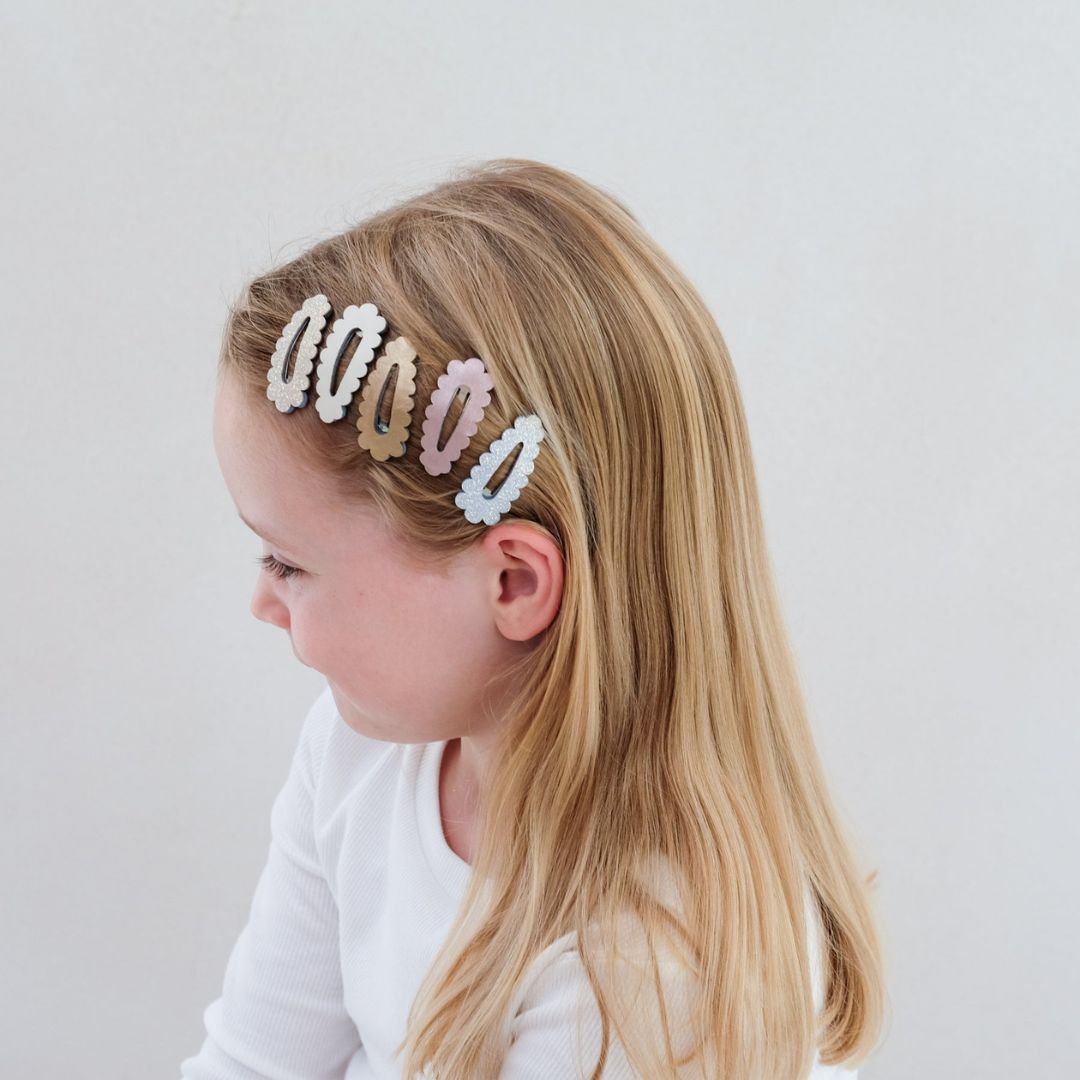 Mimi & Lula haarspeldjes scalloped sparkle in bloemenvorm
