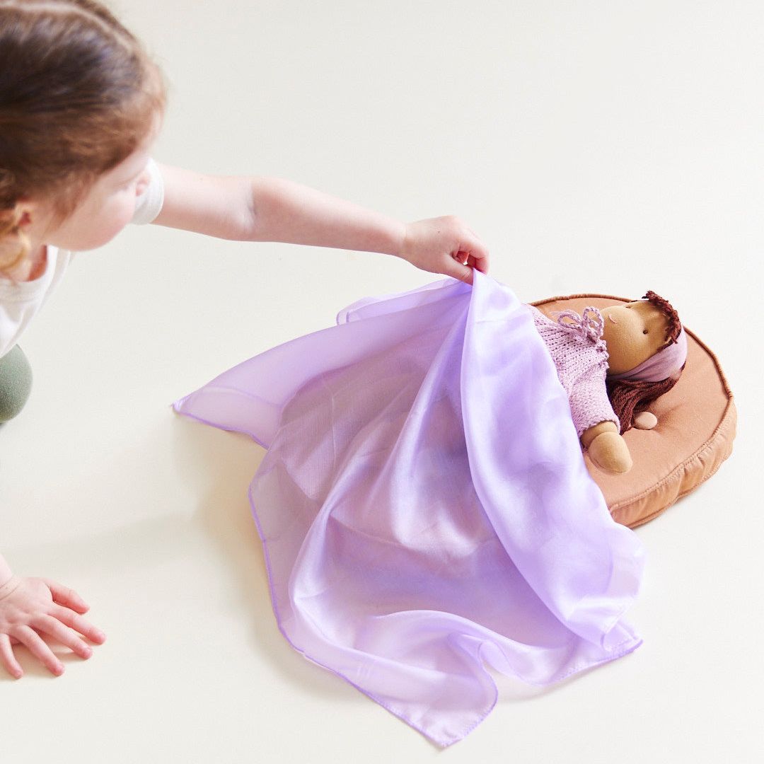 Speelzijde mini van 53 bij 53 cm in lila kleur lavender van Sarah's Silks