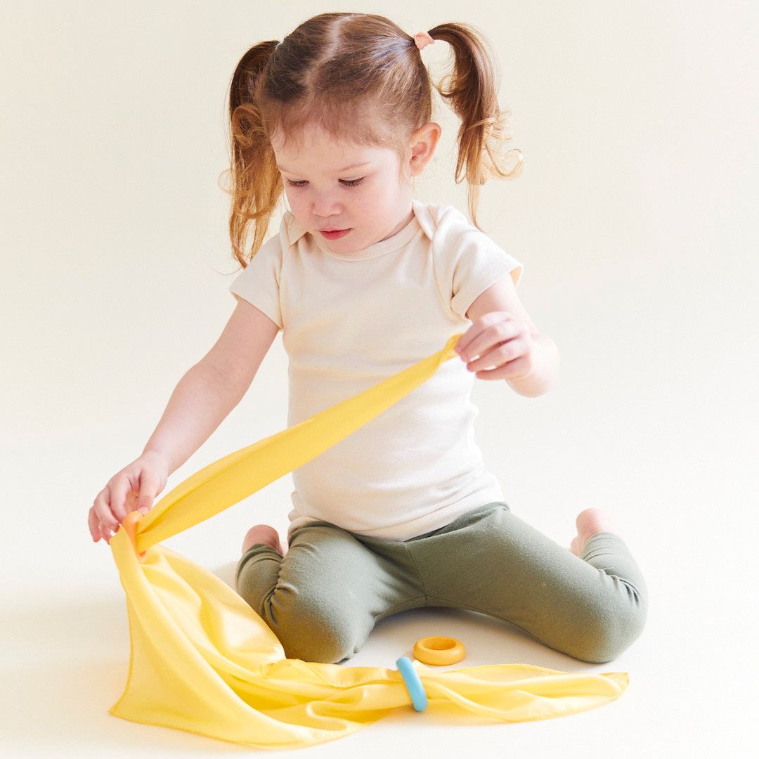 Speelzijde mini in de gele kleur sunshine van Sarah's Silks