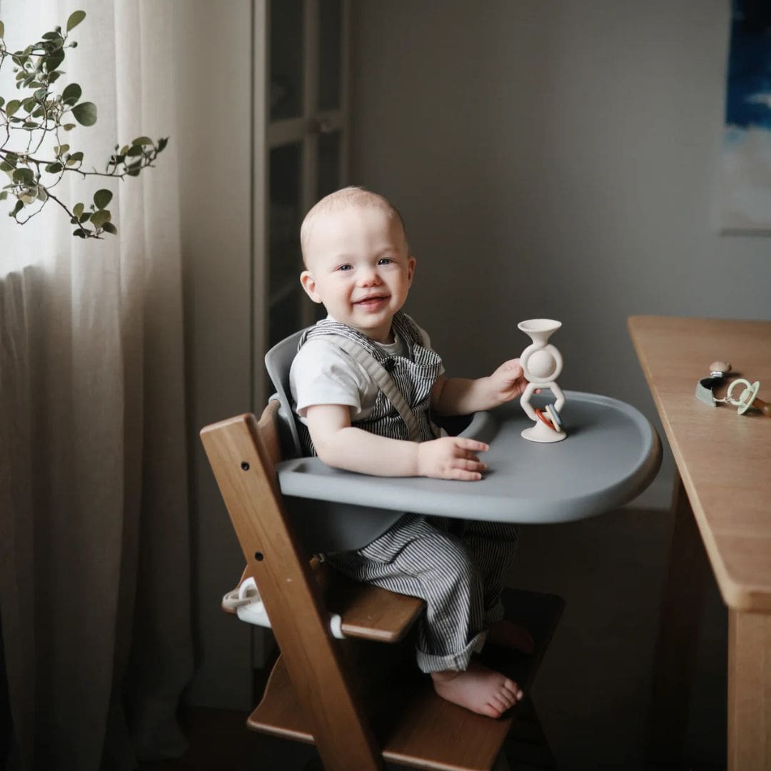 Mushie activiteitenspeelgoed met rammelaar shifting sand