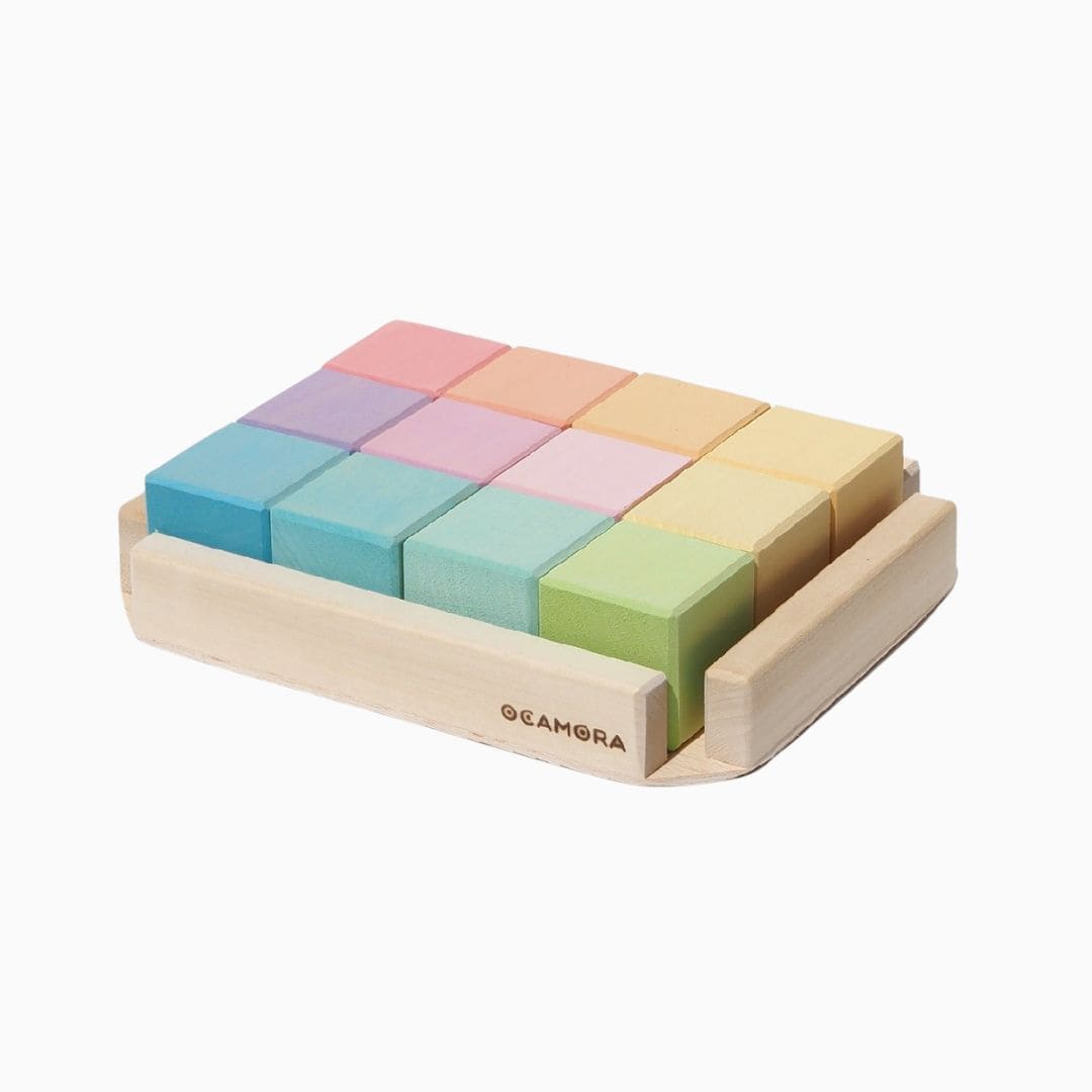 Ocamora eerste houten blokkenset in pastelkleuren met 12 vierkante houten blokken in een frame