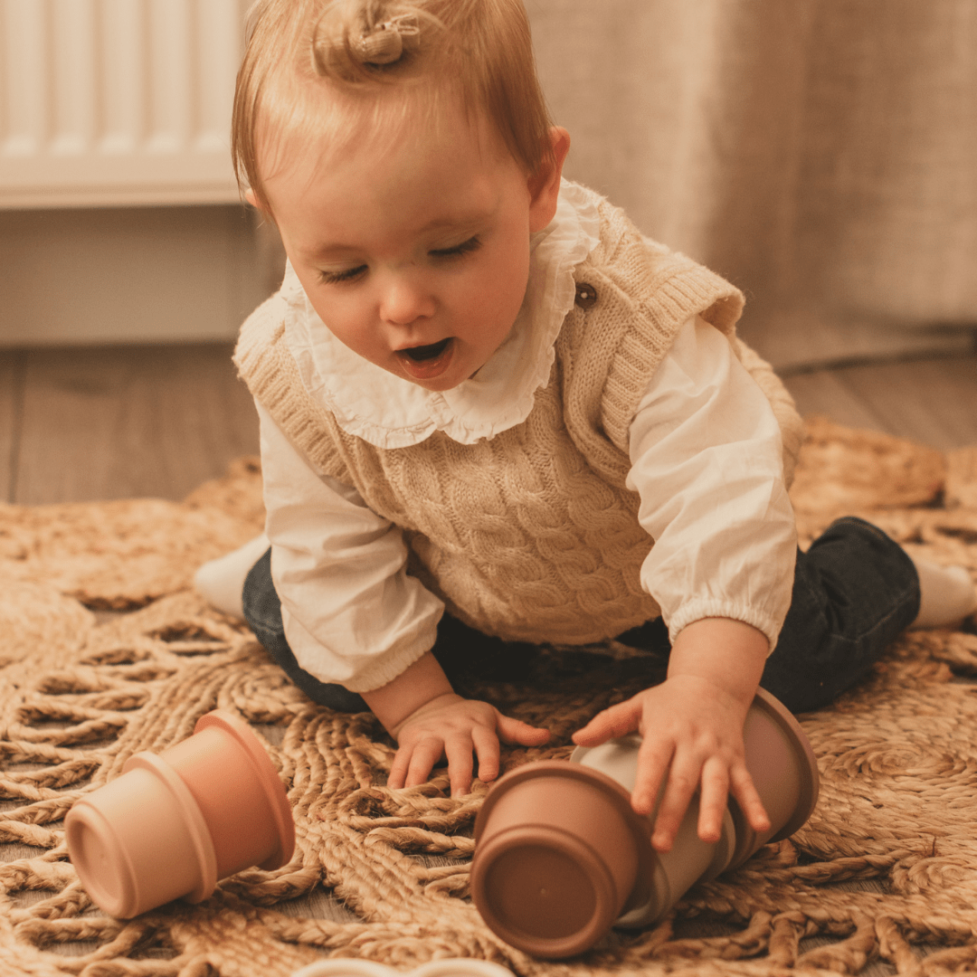 Mushie stapeltoren met bekers in de kleur pastel Studio Bambacht