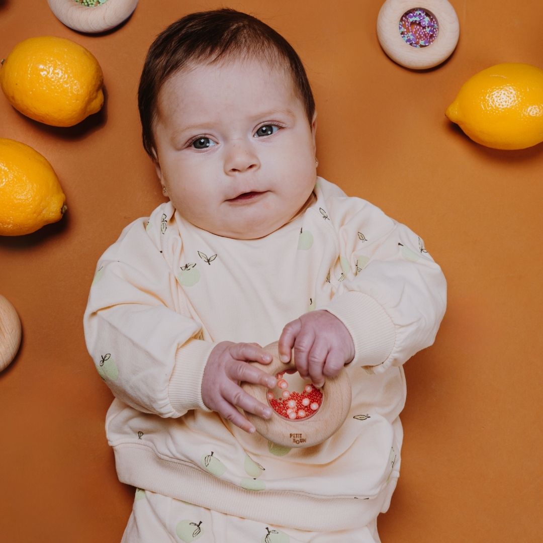 Petit boum donut babyspeelgoed met kraaltjes en tomaten
