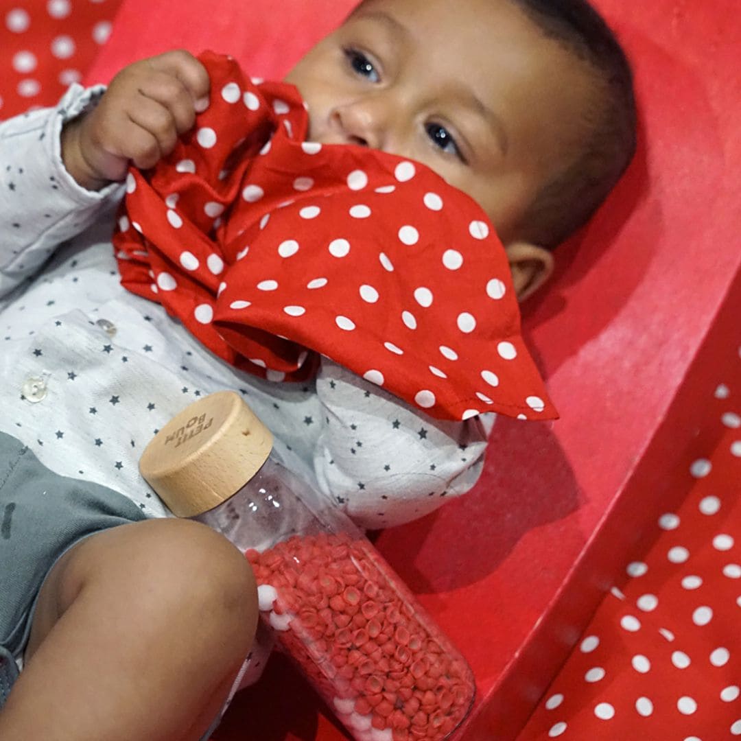 Petit Boum mijn eerste speelgoed sensorische fles en speeldoek