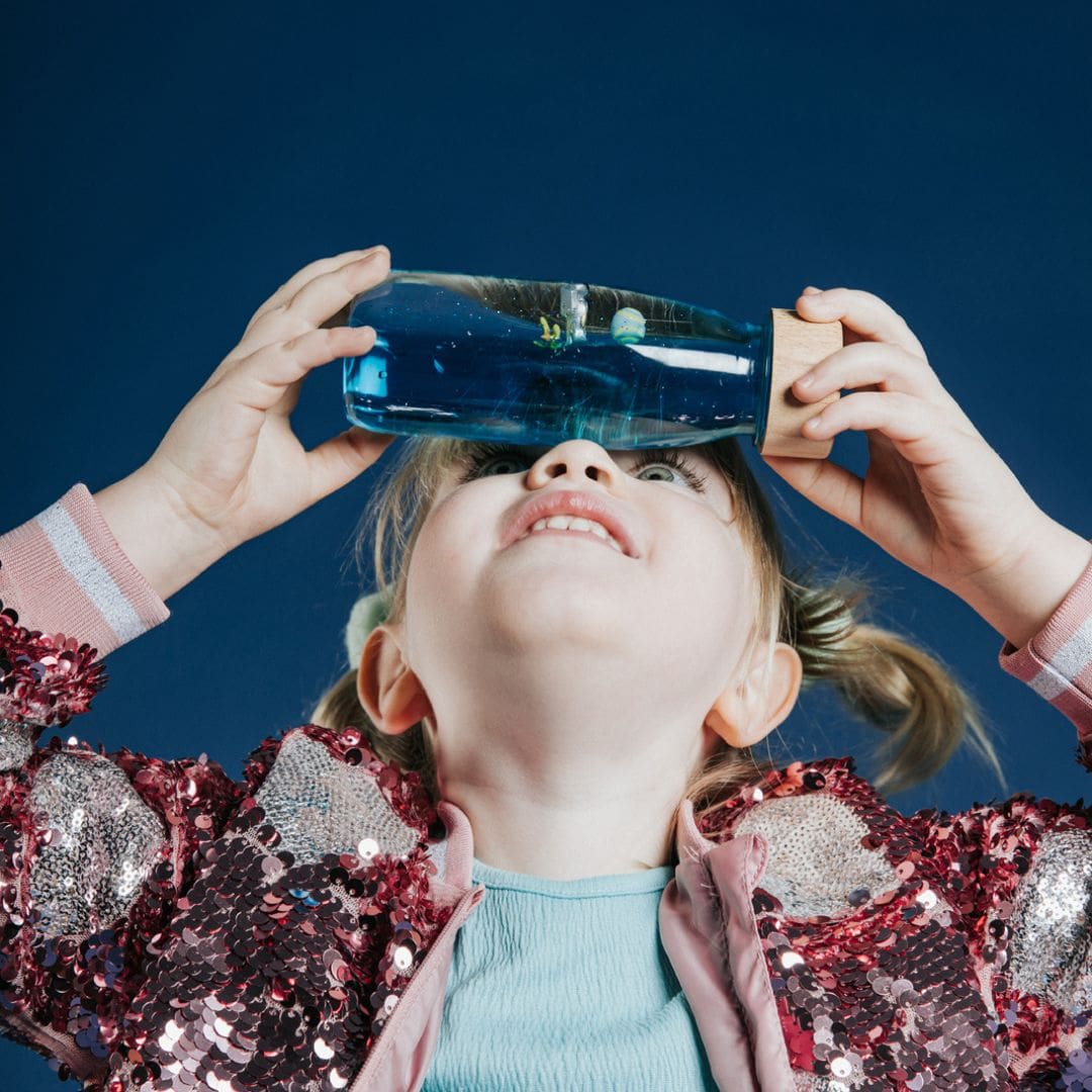 Petit Boum sensorische fles universum met astronaut in de ruimte