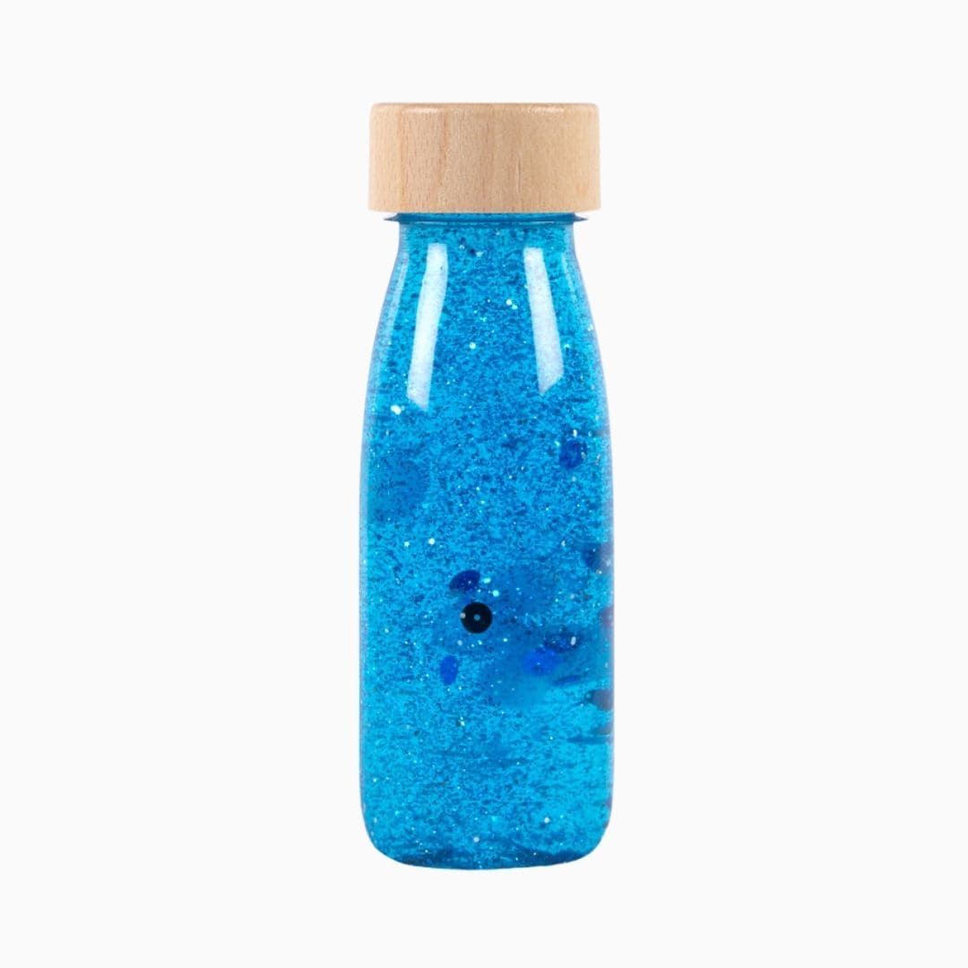 Petit Boum sensorische fles met glitters, pailletten en pompons in de kleur blauw