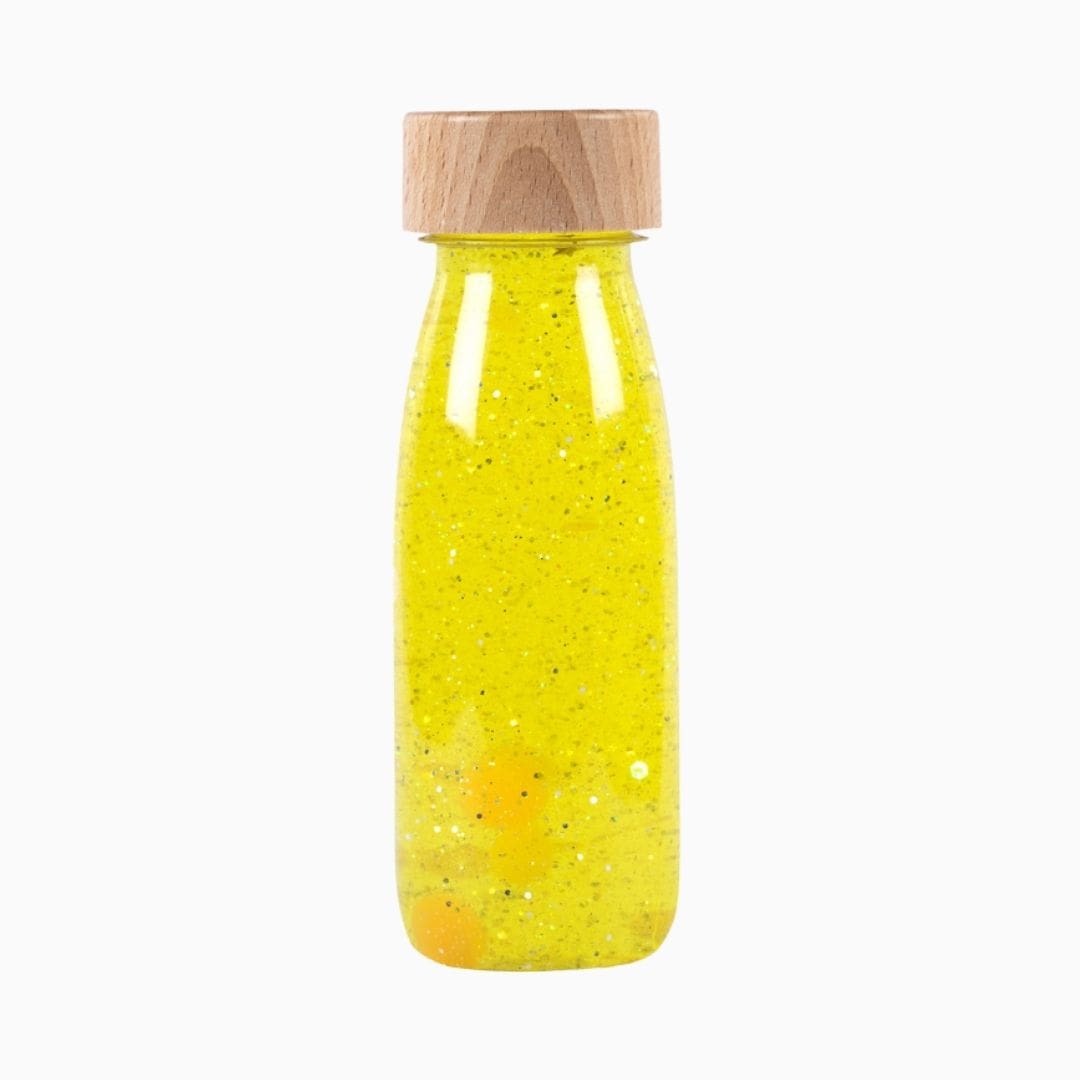 Petit Boum sensory bottle sensorische fles in de kleur geel met glitters, pailletten en pompons