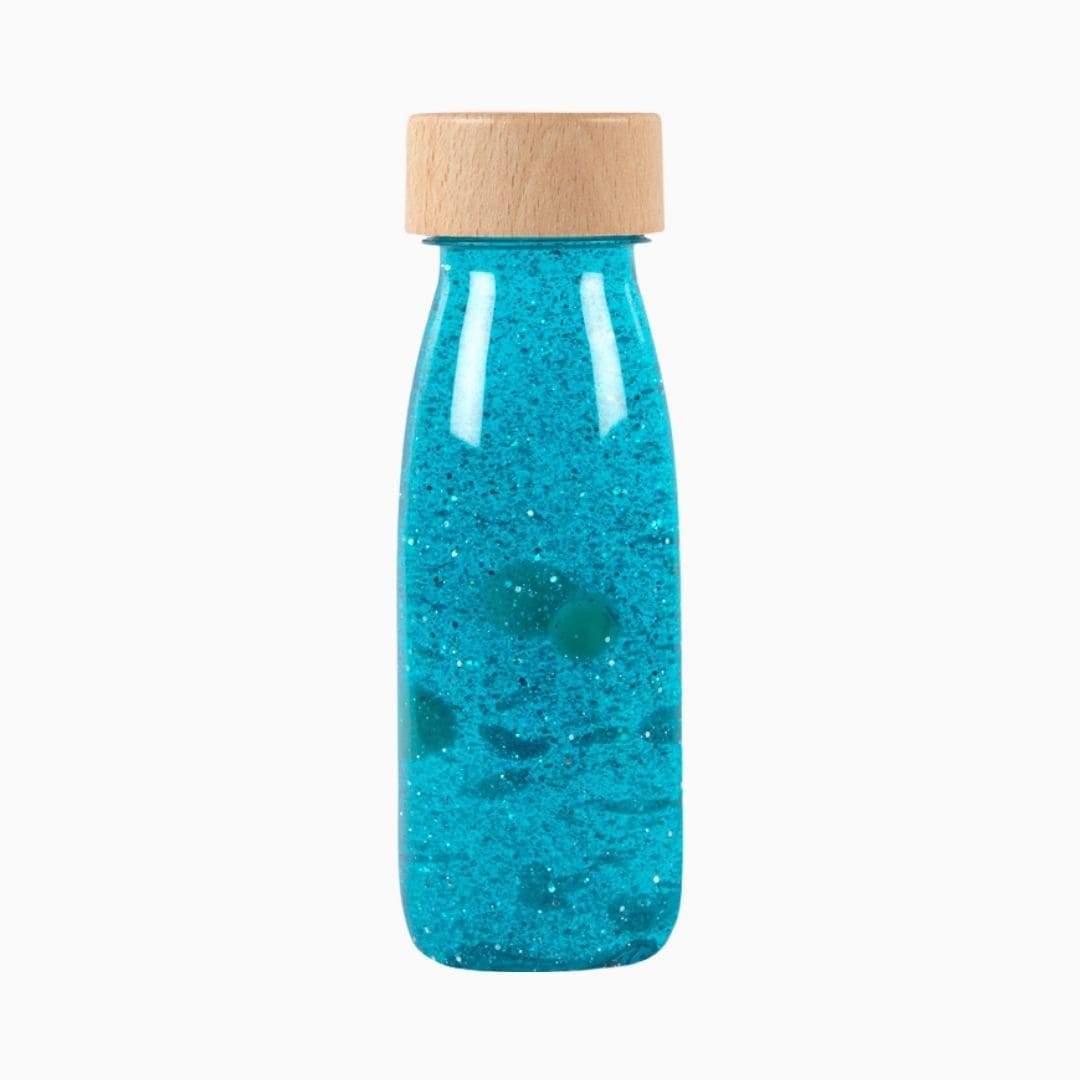 Petit Boum sensory bottle sensorische fles met glitters, pompons en pailletten in de kleur turquoise