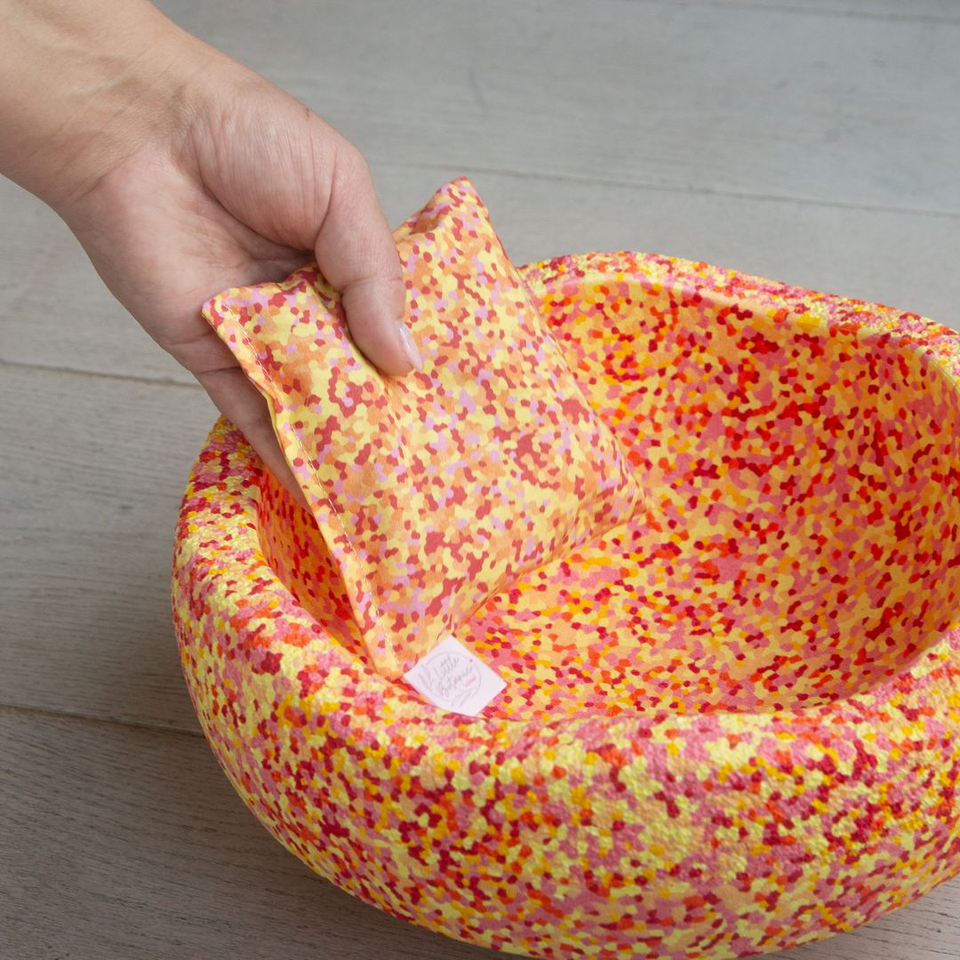 Sensorisch pittenzakje van Little Botanic Label bijpassen bij de confetti super warm stapelstein steen