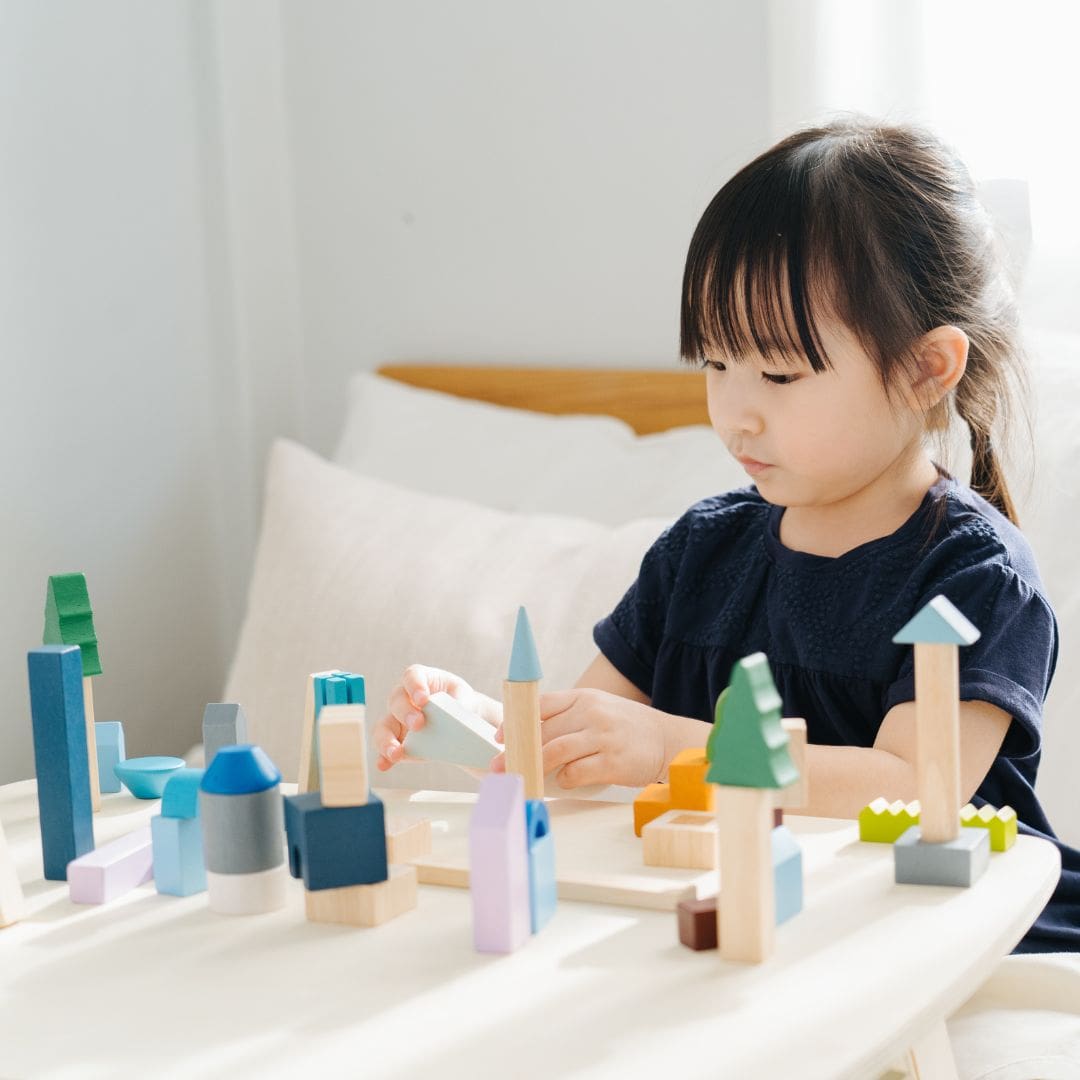 PlanToys houten speelgoed blokken set 45-delig urban city