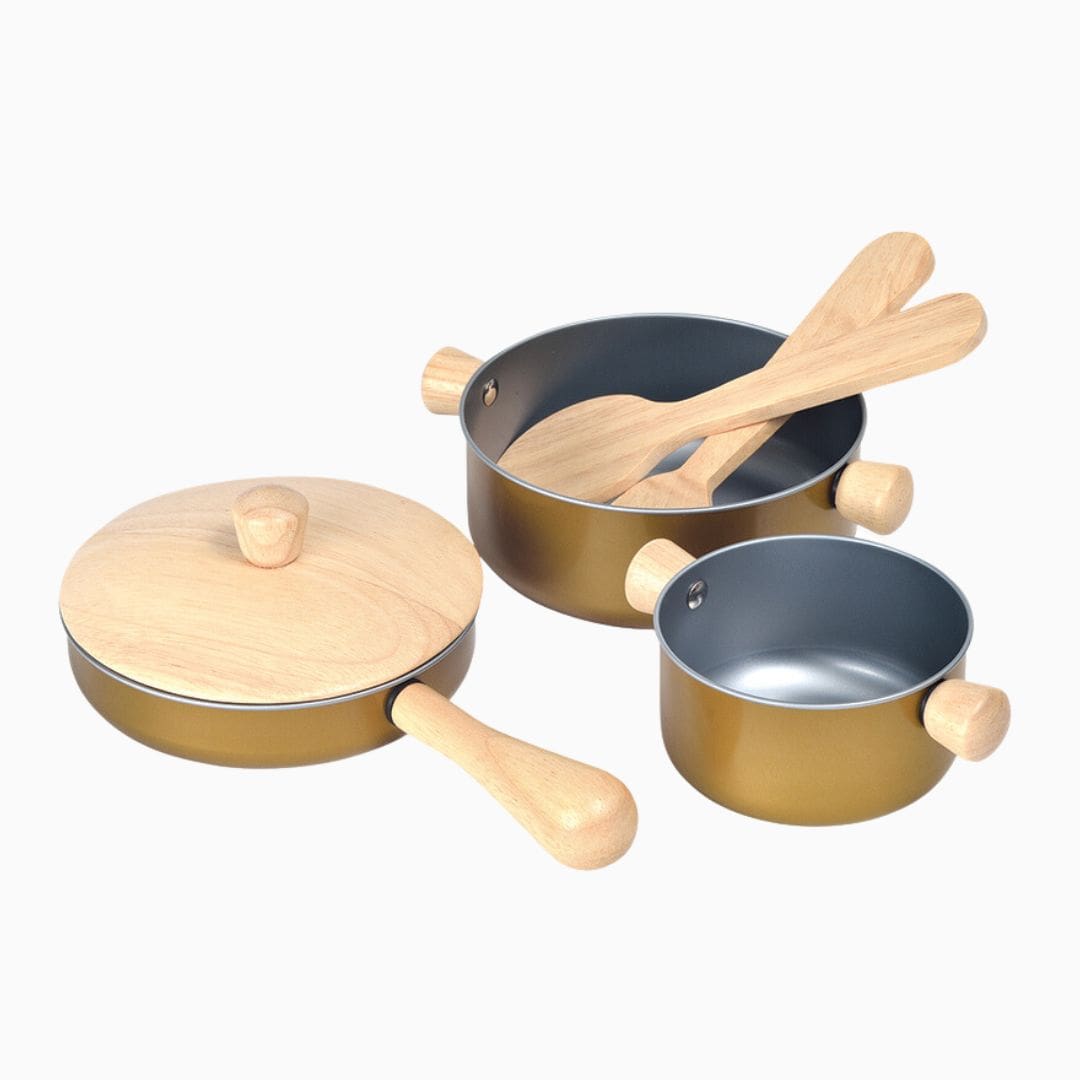 Plantoys pannenset van metaal en hout voor in het houten kinderkeukentje