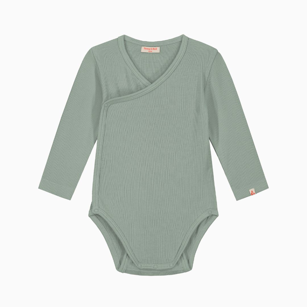 Romp & Roll overslagromper met lange mouwen en meegroeibuttons in de oudgroene kleur sage