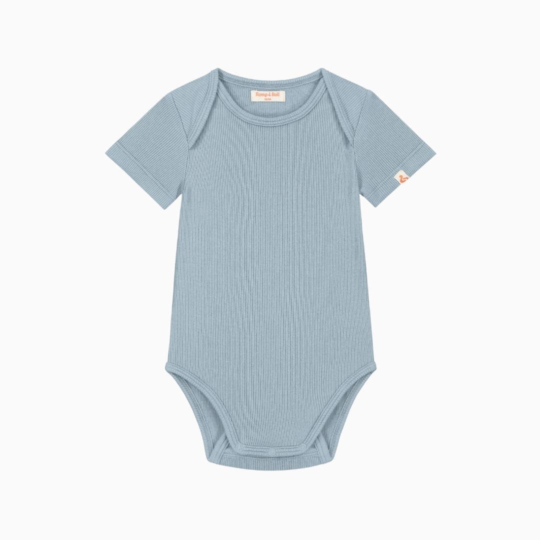 Romp&Roll meegroeiromper met korte mouwen in de licht blauwe kleur breeze