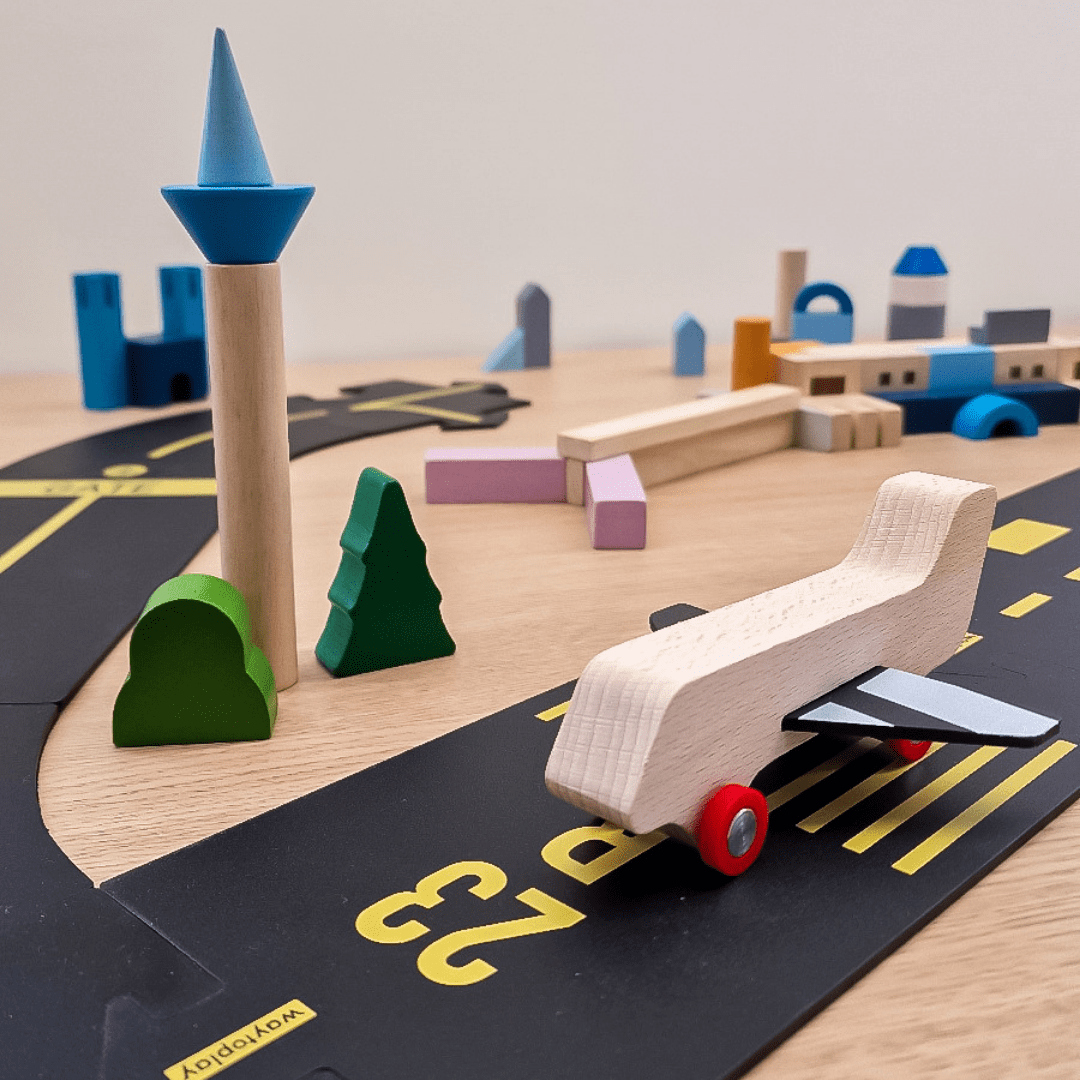 Waytoplay Toys landingsbaan set met 8 baandelen en 1 houten vliegtuig