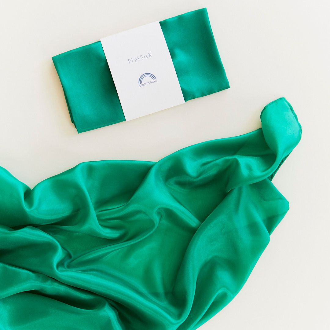 Sarah's Silks speelzijde in de groene kleur emerald van 88 bij 88 cm
