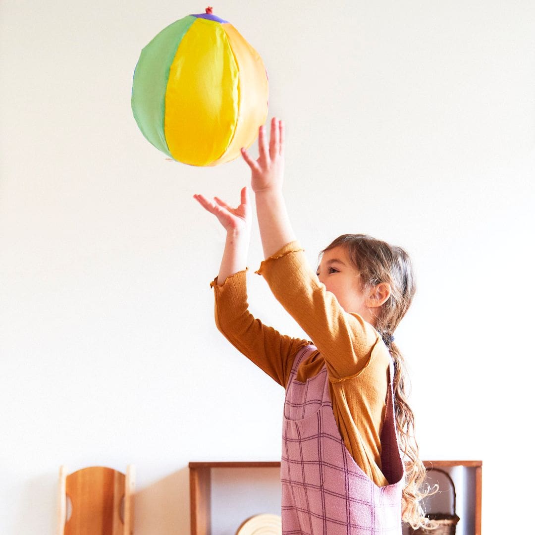 Sarah's Silks zijde bal voor ballon in regenboogkleuren