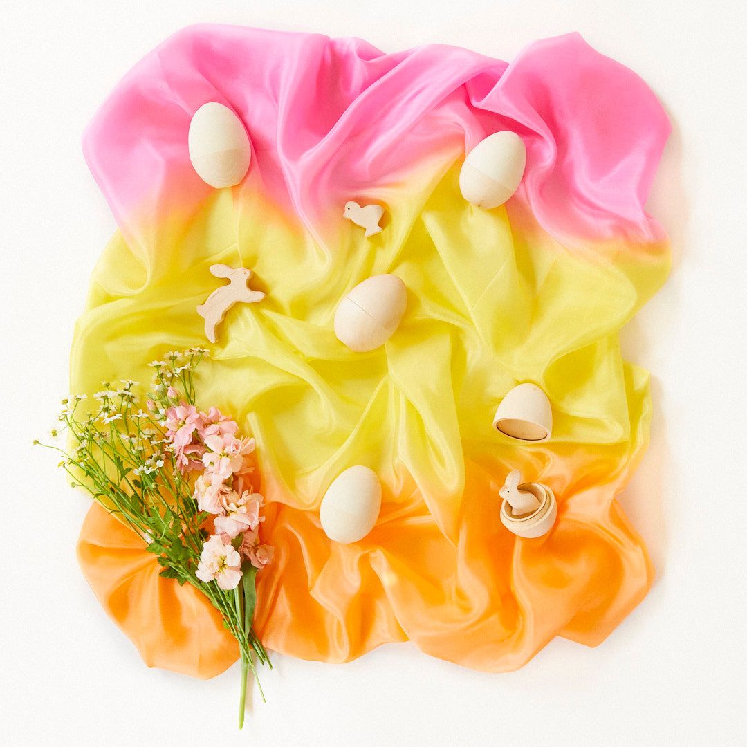 Speelzijde middel van Sarah's Silks in de kleur hummingbird pink roze, geel, oranje