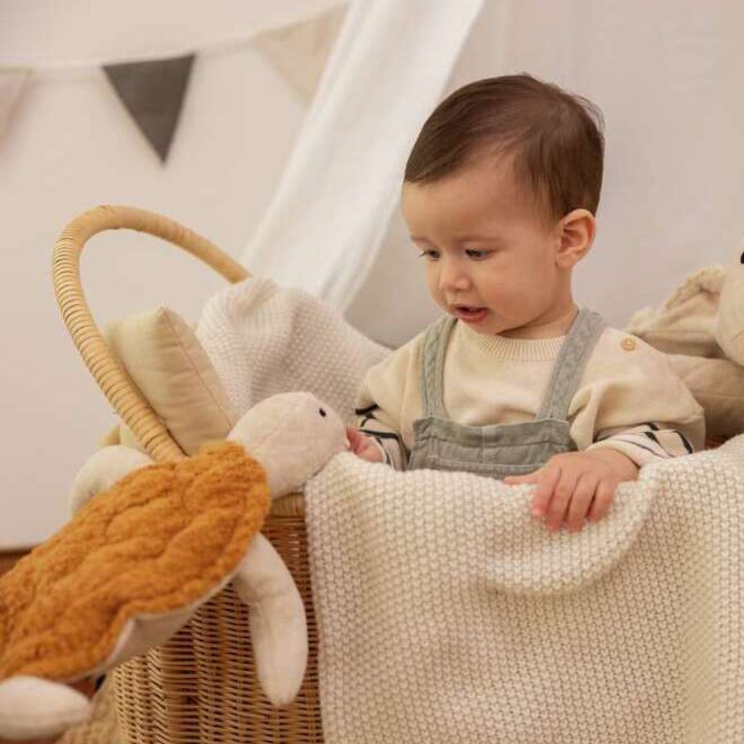 Senger Naturwelt warmteknuffel schildpad met warmtekussen met kersenpitten in de kleur terra