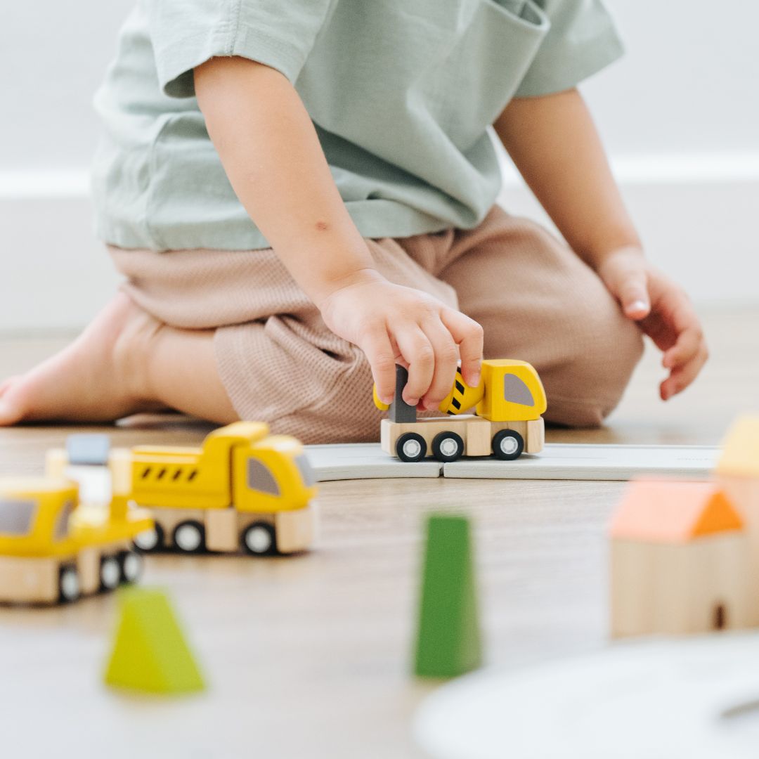 houten bouwvoertuigen van Plantoys