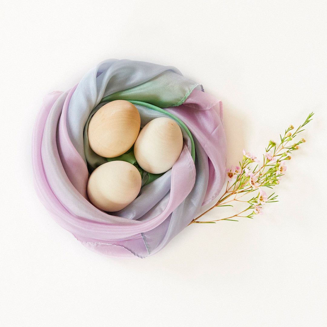 Speelzijde middel van Sarah's Silks in de kleur egg blue groen, paars, roze