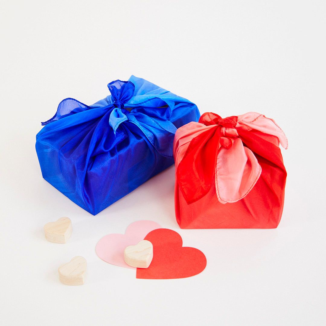 Mini speelzijde van Sarah's Silks uit de valentijnscollectie in de kleur Strawberry rood