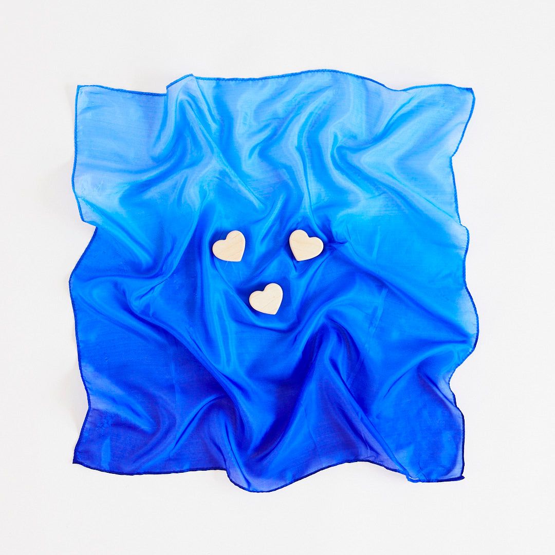 Mini speelzijde van Sarah's Silks uit de valentijnscollectie in de kleur blueberry blauw