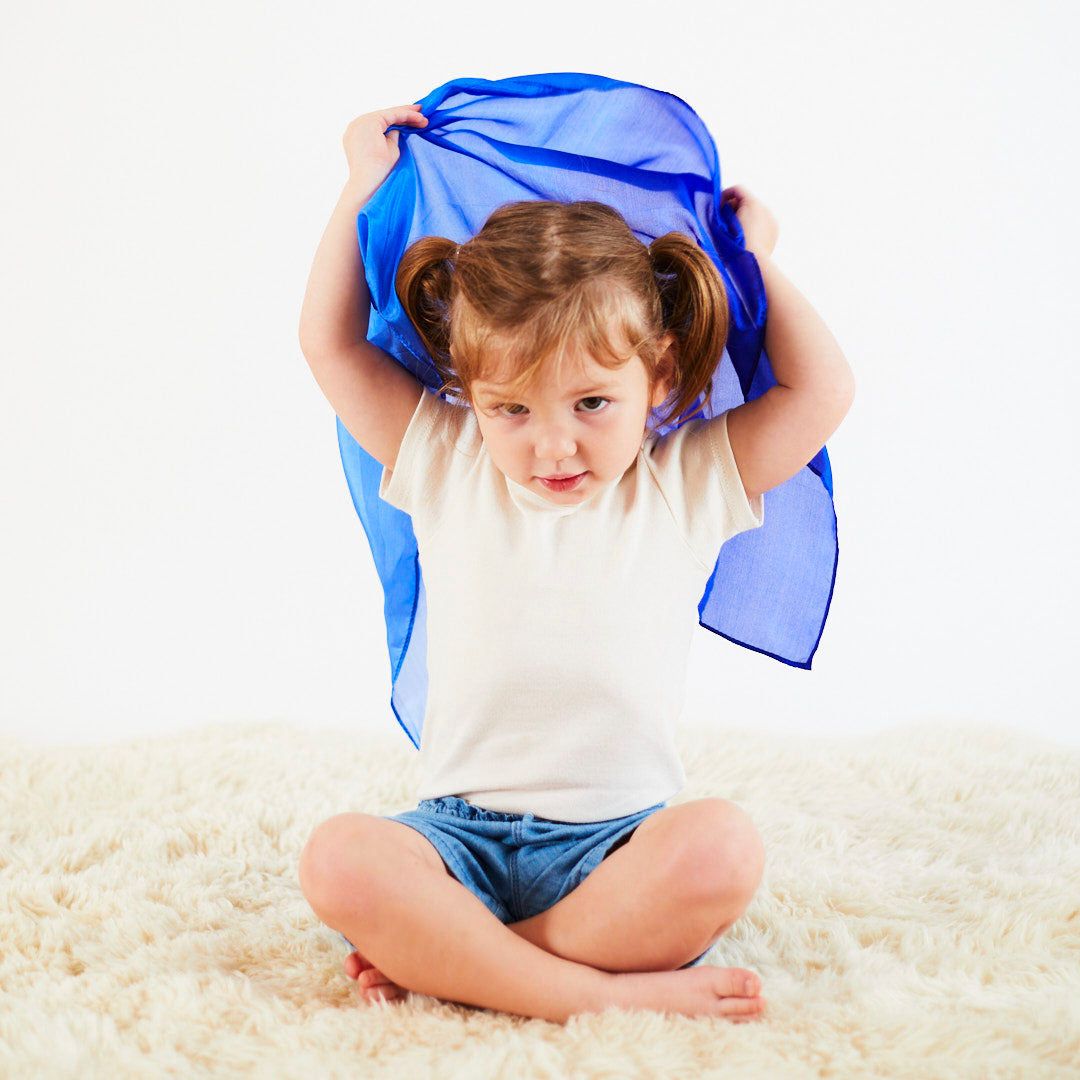 Mini speelzijde van Sarah's Silks uit de valentijnscollectie in de kleur blueberry blauw