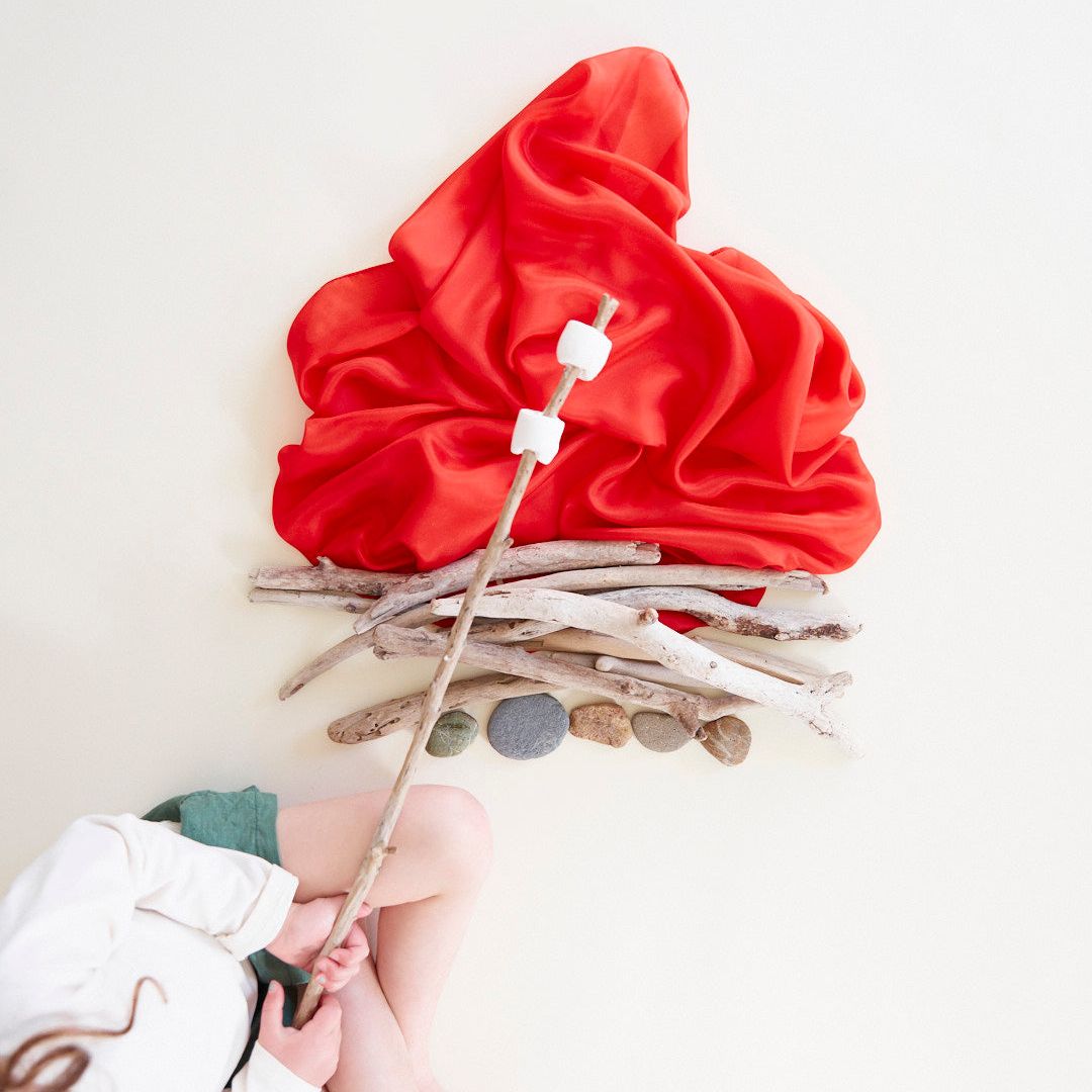 Sarah's Silks speelzijde in de kleur rood en formaat 88 bij 88 cm