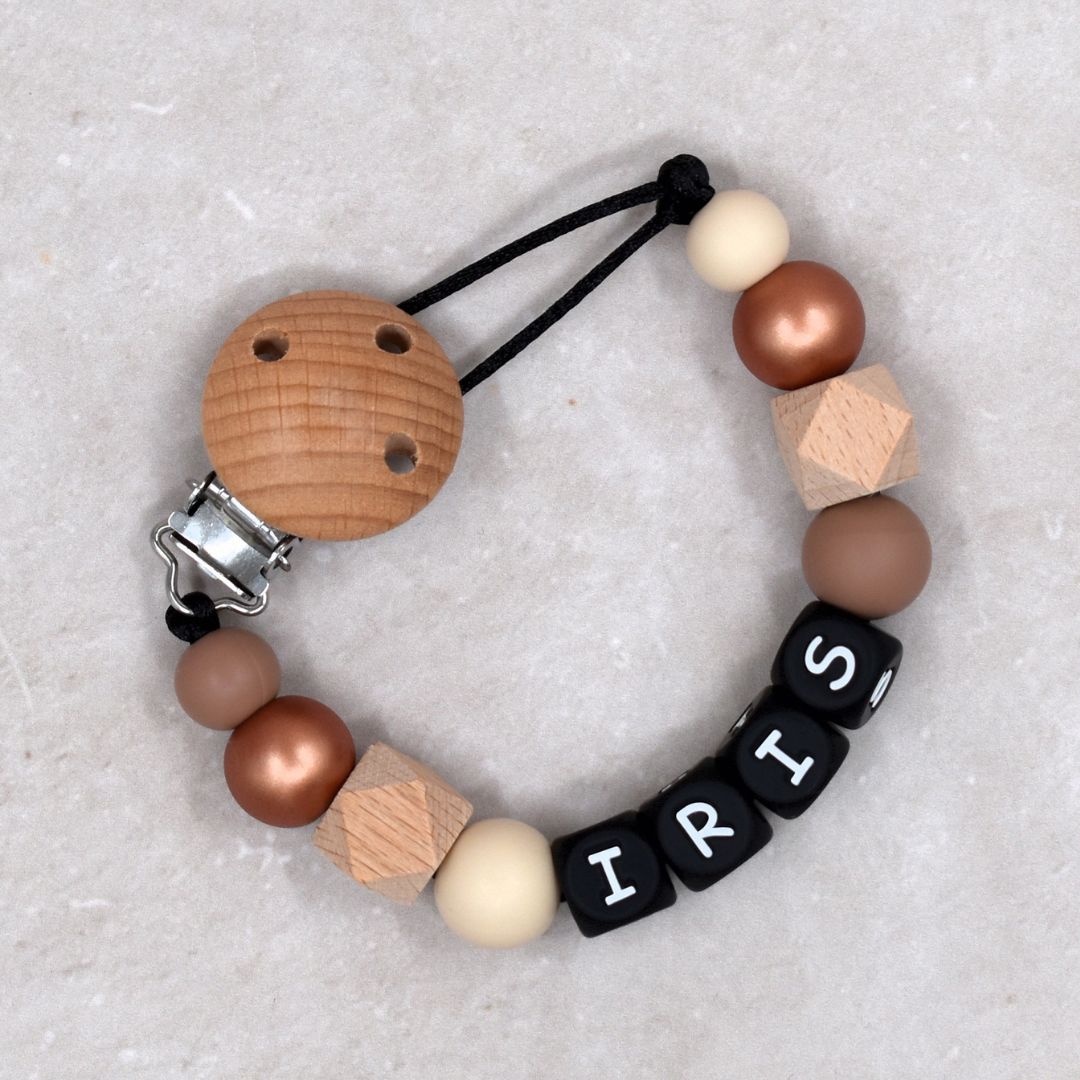 Speenkoord met naam beige brons van Studio Bambacht