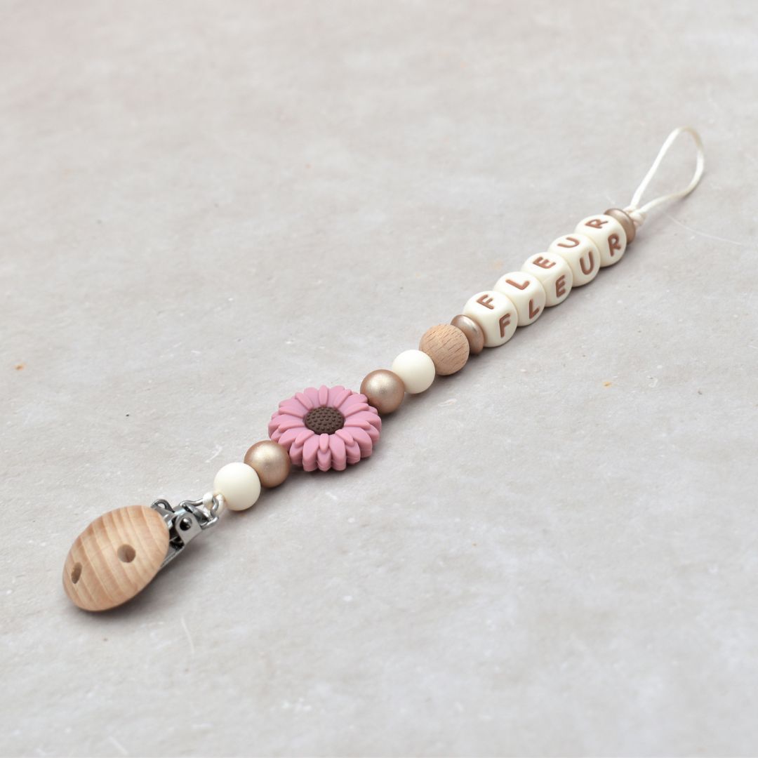 speenkoord met naam daisy oudroze en wit van Studio Bambacht