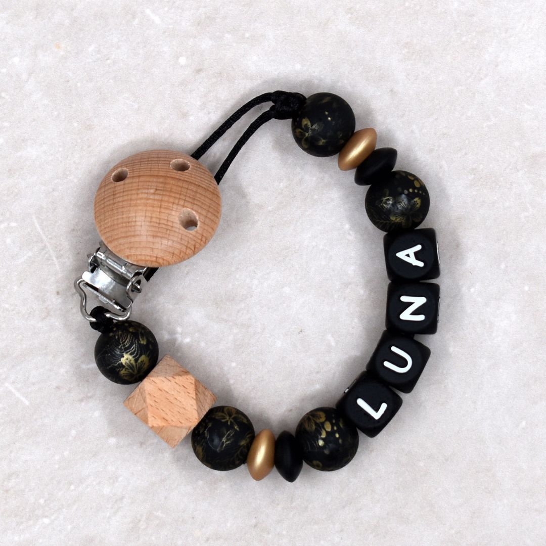 Speenkoord met naam zwart en goud accenten studio bambacht