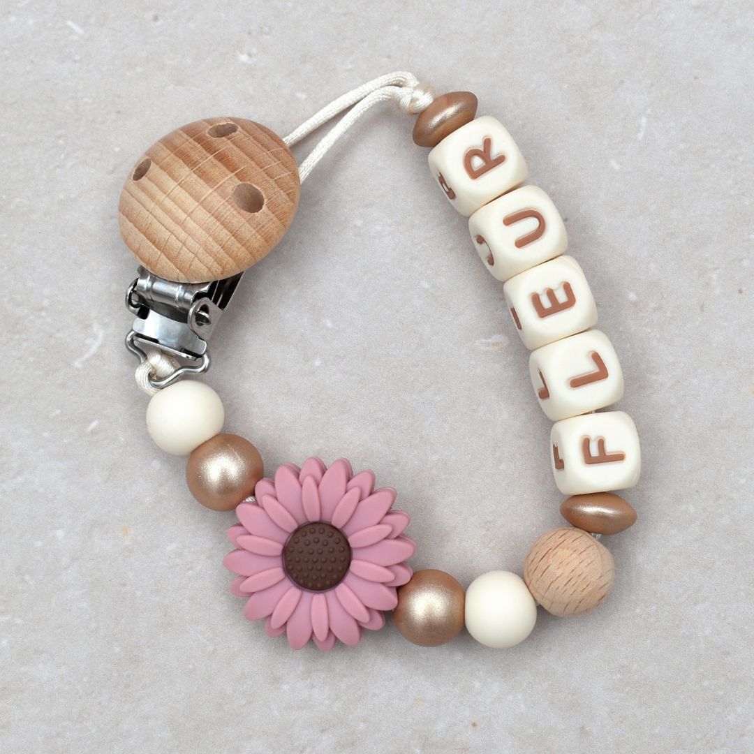 speenkoord met naam daisy oudroze en wit van Studio Bambacht