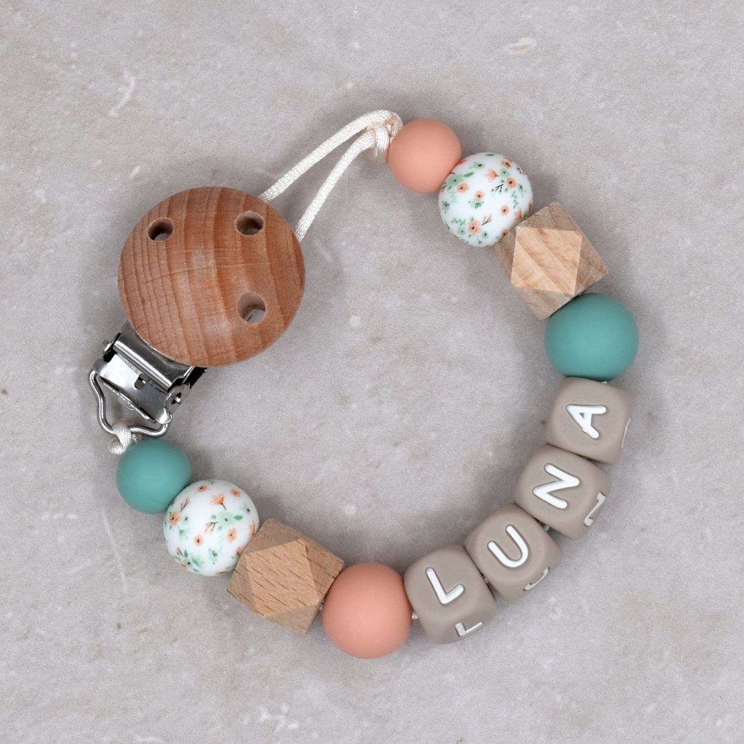 Speenkoord met naam poppy mint groen en zalm roze van Studio Bambacht