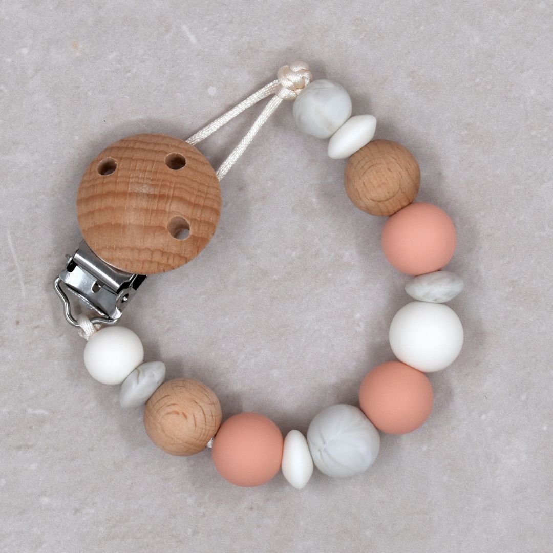 Speenkoord zonder naam zalm roze marmer van Studio Bambacht