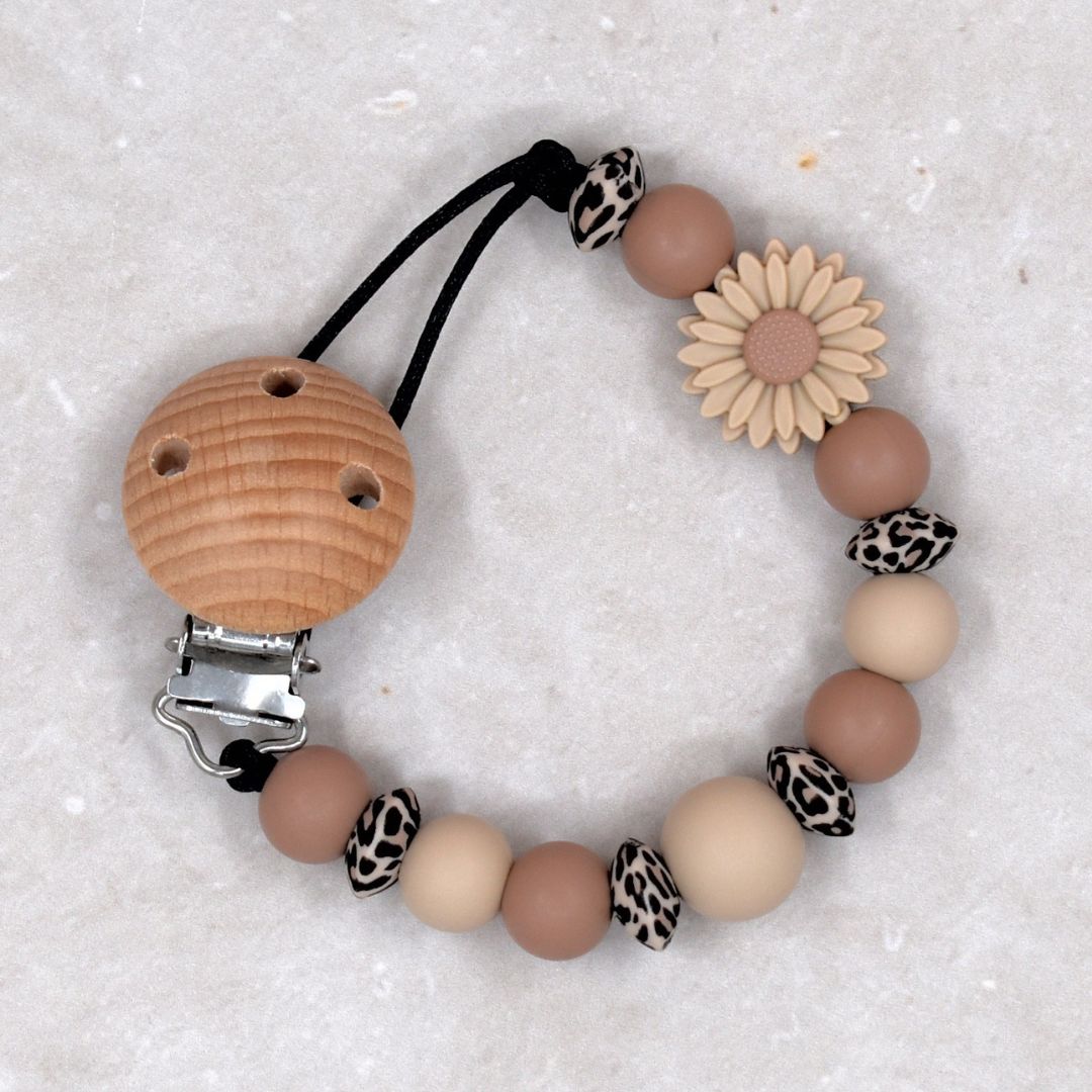 Speenkoord zonder naam in de kleuren zwart, beige en hazelnoot bruin met bloem en luipaardprint van Studio Bambacht