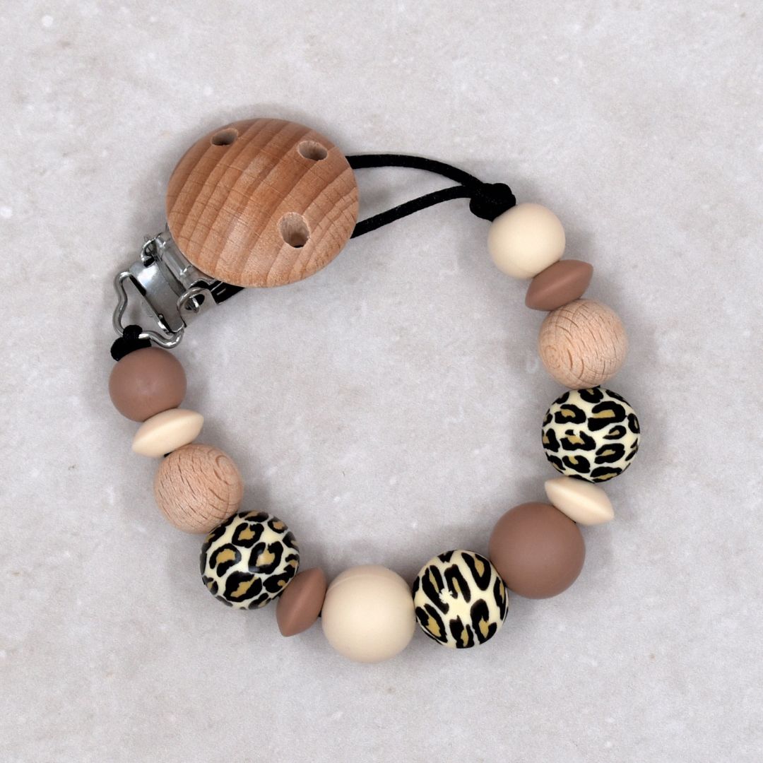 speenkoord zonder naam luipaard creme van Studio Bambacht