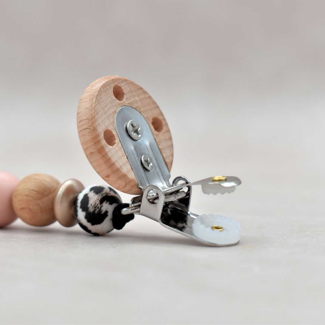 Speenkoord zonder naam panterprint roze van Studio Bambacht