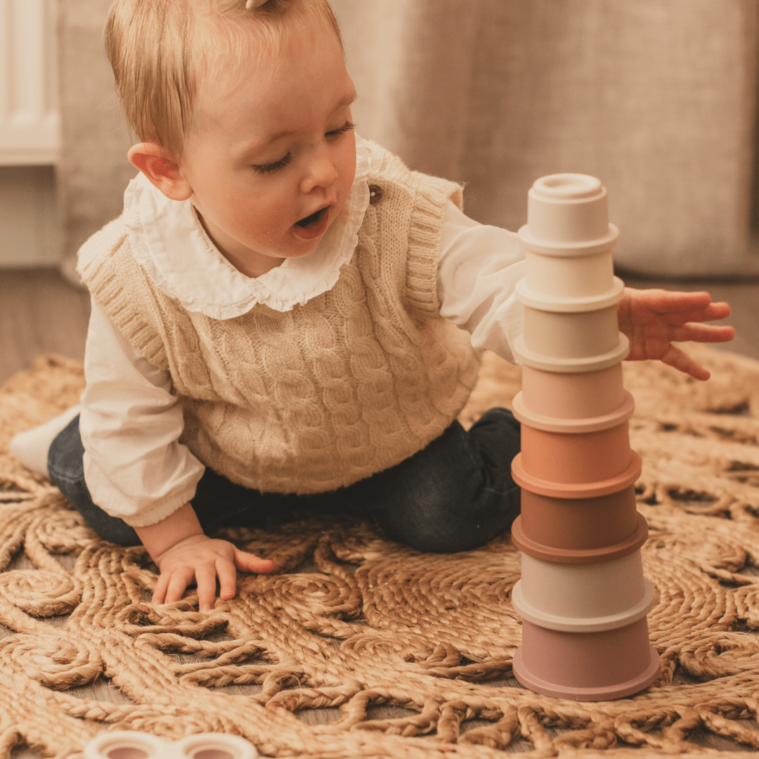 Mushie stapeltoren met bekers in de kleur pastel Studio Bambacht