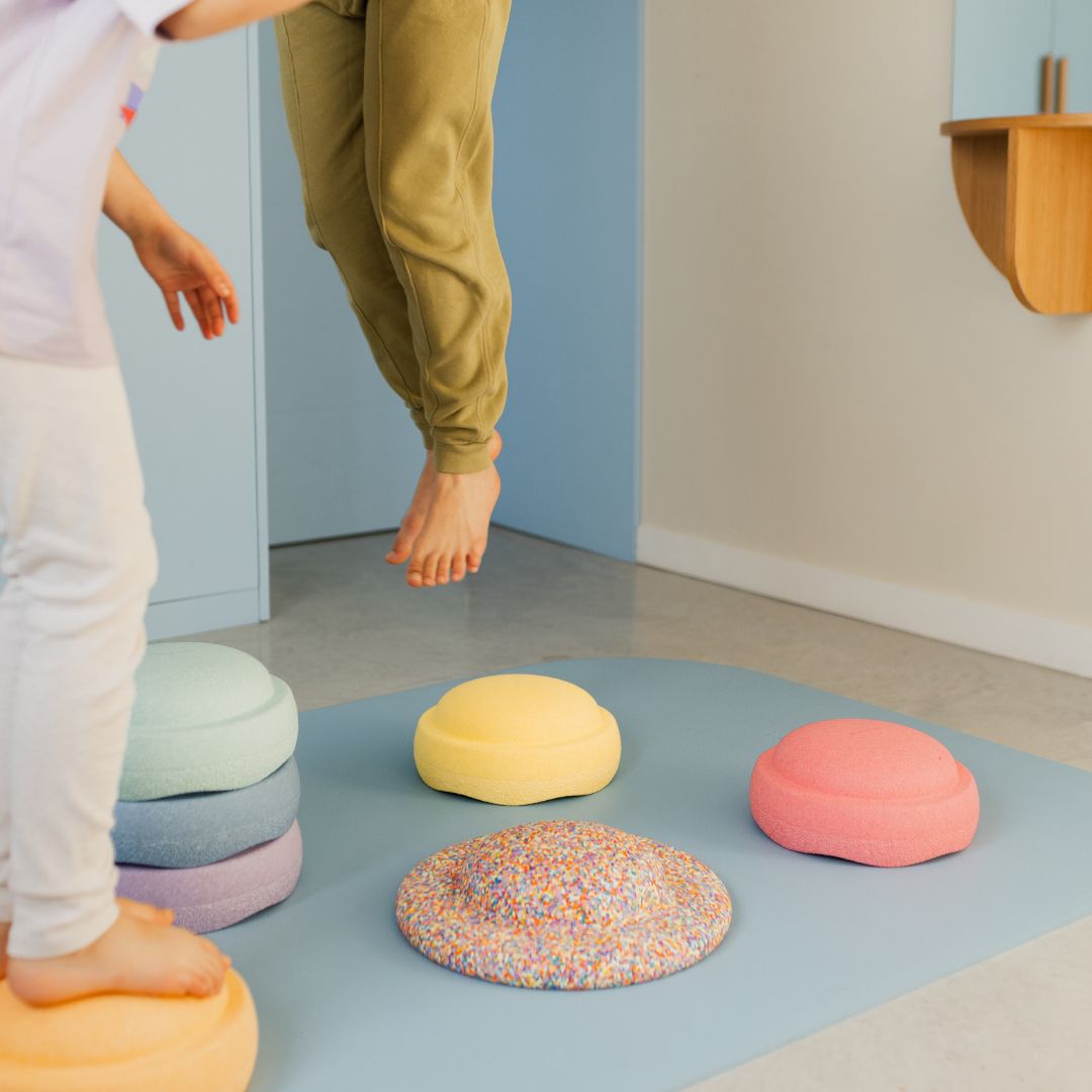 Stapelstein 6 + 1 pastel set met 6 stapelstein-stenen en 1 balansbord super cool